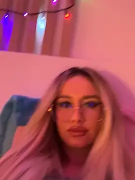 Snapshot of mollyxxx chatting on 01/22/25, 10:50 mollyxxx online show from 01/22/25, 10:50