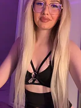 Snapshot of mollyxxx chatting on 01/31/25, 10:10 mollyxxx online show from 01/31/25, 10:10