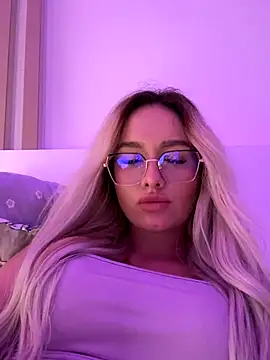 Snapshot of mollyxxx chatting on 09/29/25, 02:16 mollyxxx online show from 09/29/25, 02:16