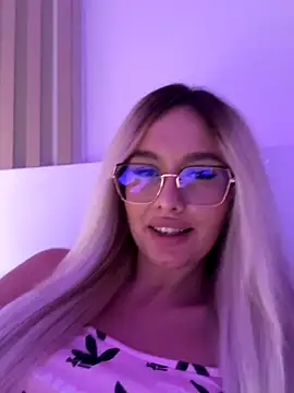 Snapshot of mollyxxx chatting on 10/01/25, 01:44 mollyxxx online show from 10/01/25, 01:44