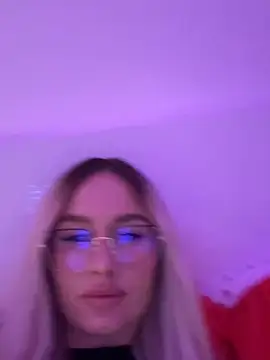 Snapshot of mollyxxx chatting on 11/02/25, 01:08 mollyxxx online show from 11/02/25, 01:08