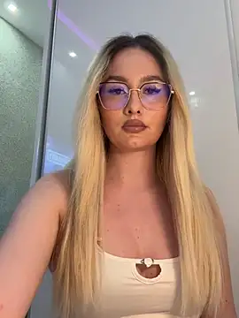 Snapshot of mollyxxx chatting on 06/02/26, 02:13 mollyxxx online show from 06/02/26, 02:13