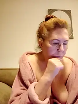 Hottie-Mom online show from 04/16/26, 09:04