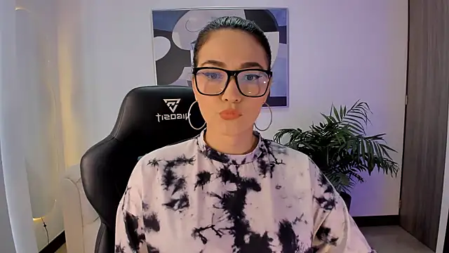 SaraParker  online show from 03/06/25, 03:56