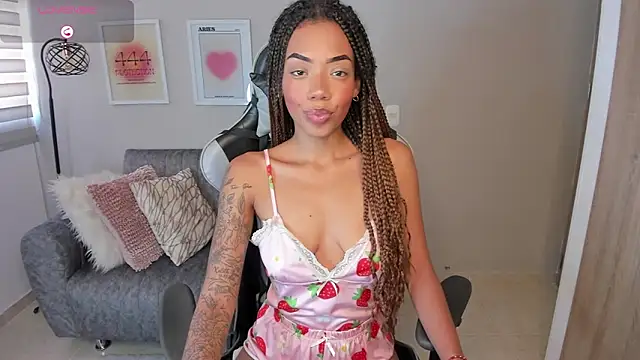 ashley 23  online show from 12/19/25, 08:05