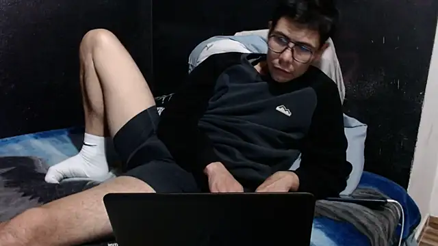 Snapshot of dannnyhot24 chatting on 01/01/25, 07:41 dannnyhot24 online show from 01/01/25, 07:41