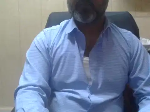 Snapshot of hairymaster95 chatting on 12/09/24, 01:45 hairymaster95 online show from 12/09/24, 01:45