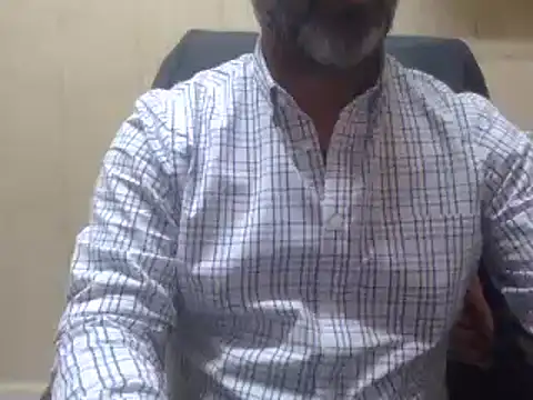 Snapshot of hairymaster95 chatting on 12/11/24, 04:18 hairymaster95 online show from 12/11/24, 04:18