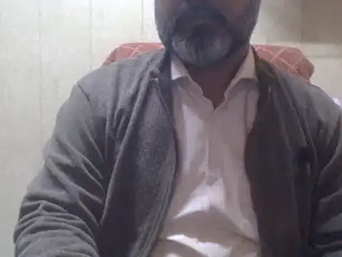 Snapshot of hairymaster95 chatting on 12/17/24, 04:12 hairymaster95 online show from 12/17/24, 04:12