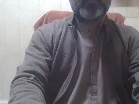 Snapshot of hairymaster95 chatting on 12/27/24, 04:15 hairymaster95 online show from 12/27/24, 04:15