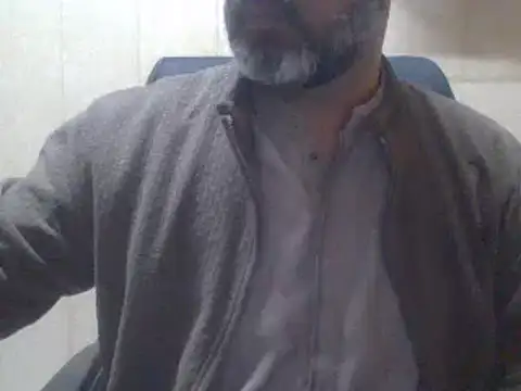 Snapshot of hairymaster95 chatting on 01/10/25, 04:12 hairymaster95 online show from 01/10/25, 04:12