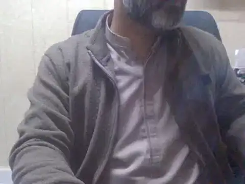 Snapshot of hairymaster95 chatting on 01/10/25, 10:28 hairymaster95 online show from 01/10/25, 10:28