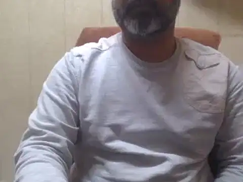 Snapshot of hairymaster95 chatting on 02/02/25, 05:32 hairymaster95 online show from 02/02/25, 05:32