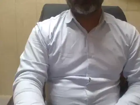 Snapshot of hairymaster95 chatting on 02/06/25, 11:10 hairymaster95 online show from 02/06/25, 11:10