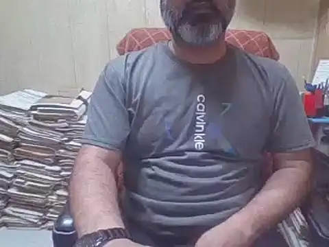 Snapshot of hairymaster95 chatting on 10/19/25, 06:36 hairymaster95 online show from 10/19/25, 06:36