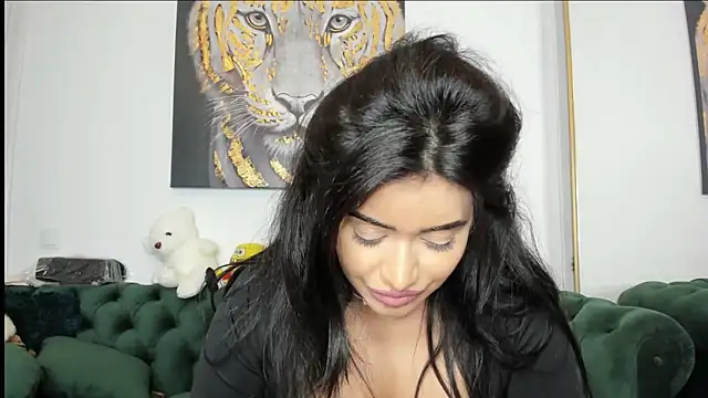 AnnaKarin online show from 02/25/25, 11:00