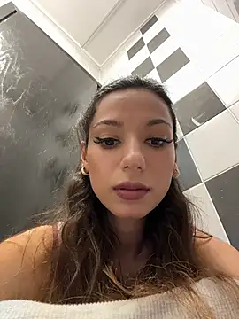 Snapshot of _MiaQueen_ chatting on 06/24/26, 10:31 MiaQueen online show from 06/24/26, 10:31