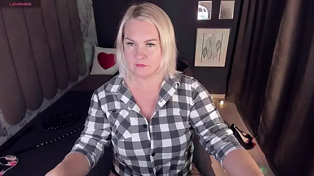 YolandaKiss online show from 10/16/25, 07:26