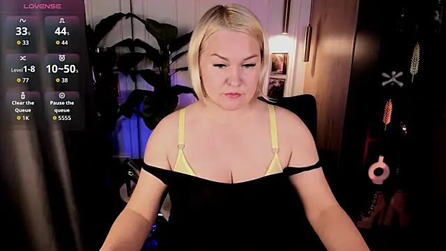 YolandaKiss online show from 07/11/26, 08:33