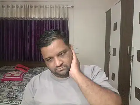 Snapshot of dhruv_love chatting on 04/17/26, 11:57 dhruv love online show from 04/17/26, 11:57
