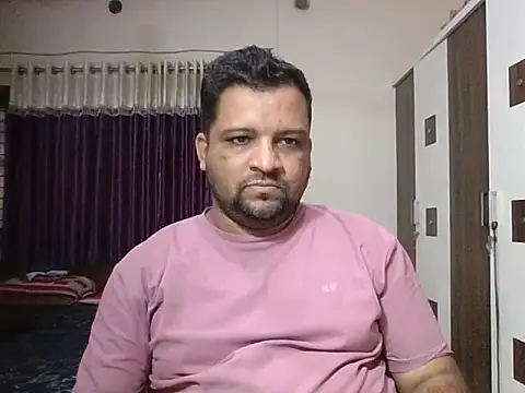 Snapshot of dhruv_love chatting on 04/18/26, 12:31 dhruv love online show from 04/18/26, 12:31
