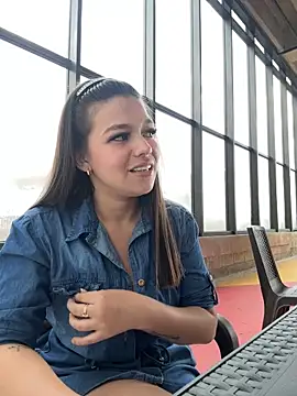 Alyshanon18 online show from 12/04/25, 06:16