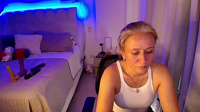 Snapshot of Naty_Stone chatting on 05/19/26, 10:05 Naty Stone online show from 05/19/26, 10:05