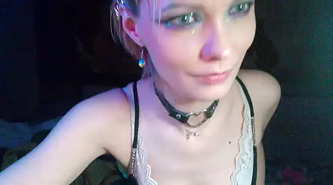 Snapshot of WildMissNiks chatting on 02/28/25, 04:10 WildMissNiks online show from 02/28/25, 04:10