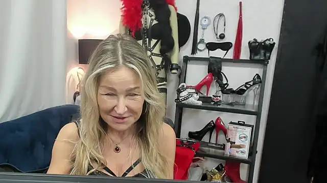 crystaLUX online show from 11/28/25, 06:16