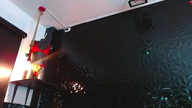 Snapshot of PINK__LOLA1 chatting on 12/19/24, 01:39 PINK  LOLA1 online show from 12/19/24, 01:39