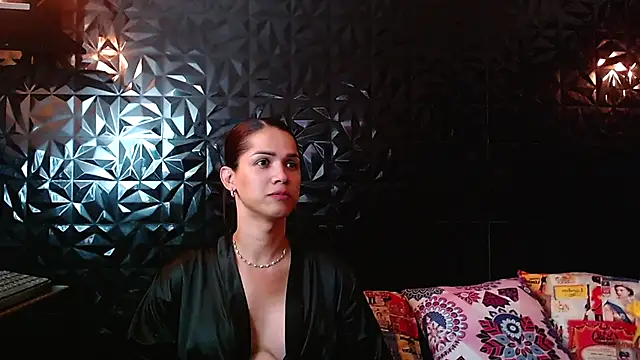 Snapshot of PINK__LOLA1 chatting on 10/15/25, 12:33 PINK  LOLA1 online show from 10/15/25, 12:33