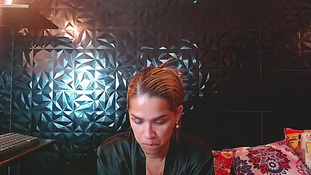 Snapshot of PINK__LOLA1 chatting on 06/11/26, 02:53 PINK LOLA1 online show from 06/11/26, 02:53