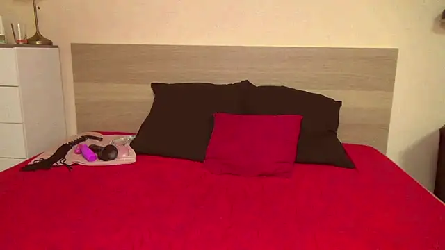 Snapshot of KendraLux chatting on 09/28/25, 11:54 KendraLux online show from 09/28/25, 11:54