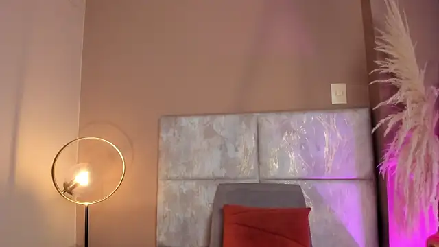 Christy Sea online show from 11/12/25, 06:19