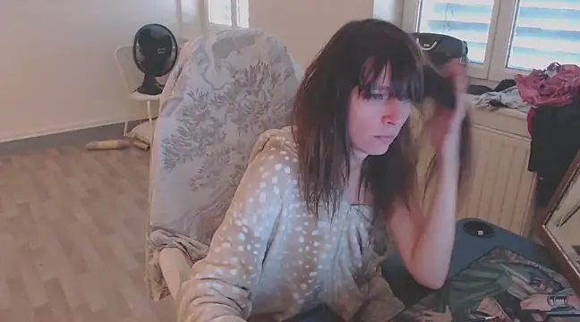 missthon0 online show from 12/10/24, 11:43