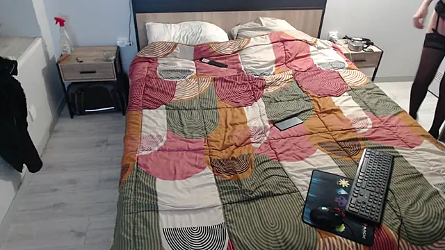 missthon0 online show from 10/03/25, 01:19