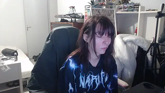 missthon0 online show from 02/18/26, 12:56