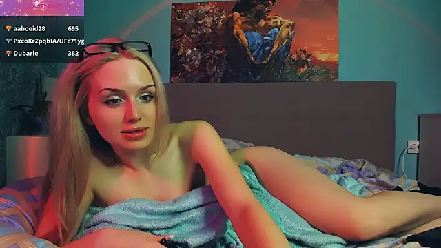 Snapshot of Linda_Roxy chatting on 12/15/24, 06:37 Linda Roxy online show from 12/15/24, 06:37