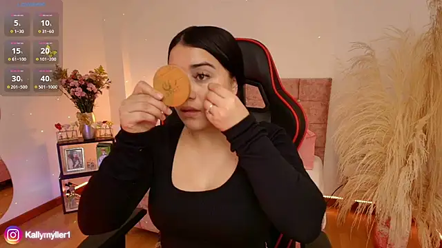 Snapshot of KallyMyller1 chatting on 12/14/24, 07:03 KallyMyller1 online show from 12/14/24, 07:03