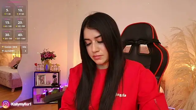 Snapshot of KallyMyller1 chatting on 01/07/25, 10:19 KallyMyller1 online show from 01/07/25, 10:19