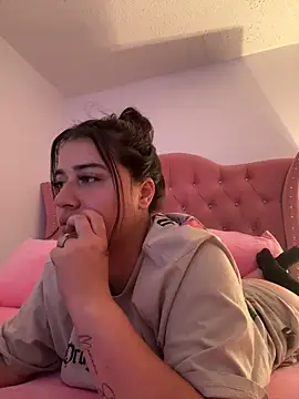 Snapshot of KallyMyller1 chatting on 03/13/25, 03:44 KallyMyller1 online show from 03/13/25, 03:44