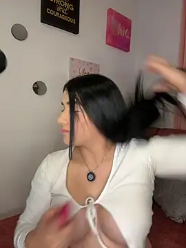 Snapshot of KallyMyller1 chatting on 09/26/25, 01:42 KallyMyller1 online show from 09/26/25, 01:42