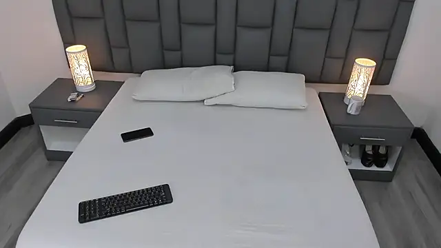 Snapshot of MiaYMolly chatting on 12/22/24, 03:55 MiaYMolly online show from 12/22/24, 03:55