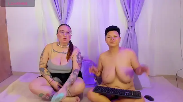 MiaYMolly online show from 04/19/26, 02:33