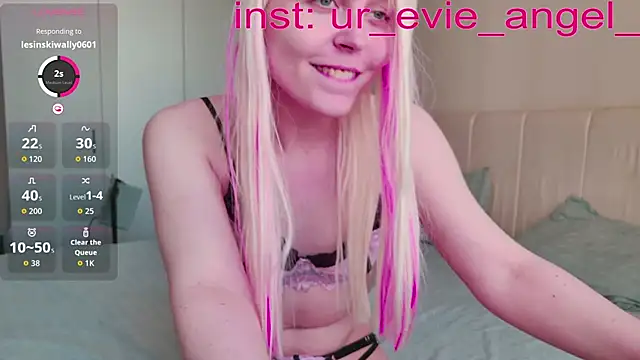 Evelyn rabbit online show from 03/30/26, 09:21