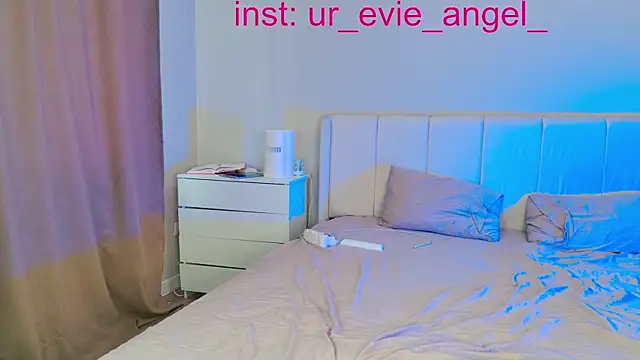 Evelyn rabbit online show from 04/10/26, 09:47