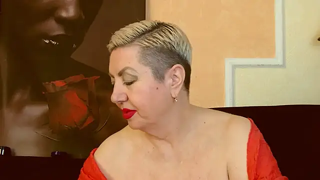 Snapshot of LadyPosh chatting on 01/28/25, 10:01 LadyPosh online show from 01/28/25, 10:01