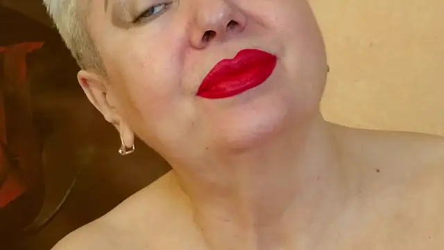 Snapshot of LadyPosh chatting on 03/19/25, 03:52 LadyPosh online show from 03/19/25, 03:52