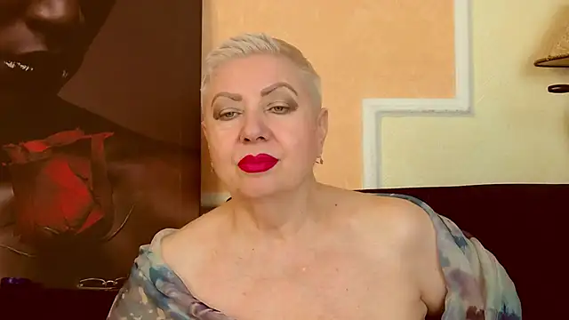 Snapshot of LadyPosh chatting on 07/08/26, 08:46 LadyPosh online show from 07/08/26, 08:46