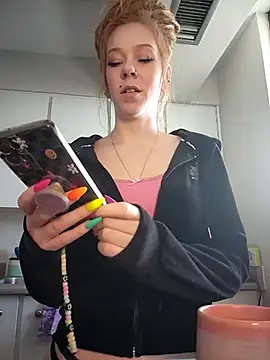 LucidLucy online show from 02/14/25, 04:52